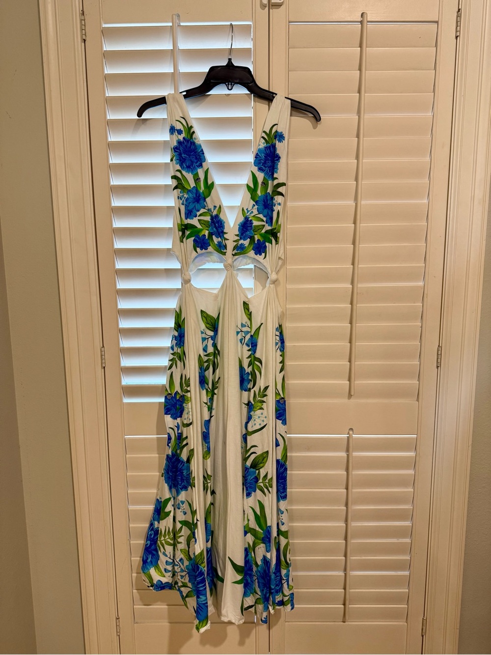 FARM Rio White Midi Dress with Blue Floral Print - Picture 7 of 7